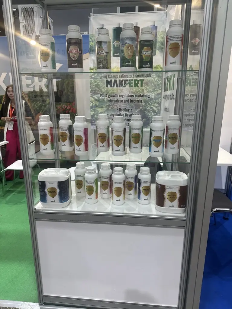 Makfert Platinum (Макферт Платинум) — это жидкое органическое удобрение турецкого производства (100% органика), повышающее урожайность и качество плодов.