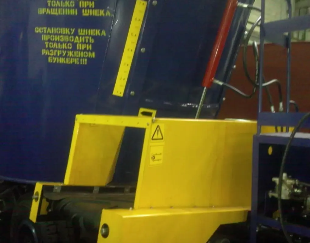 Кормораздатчик-Измельчитель-Смеситель КИС-8