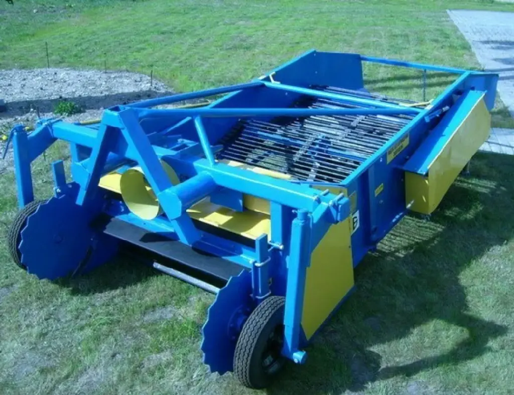 Копатель-валкоукладчик лука КЛ-1.4А