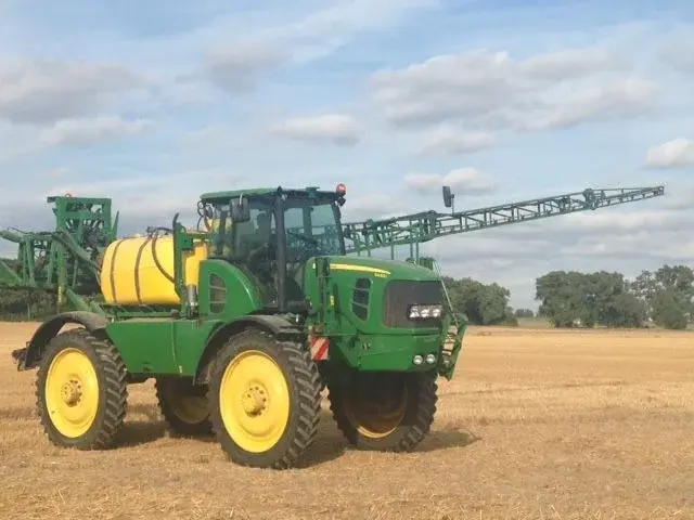Самоходный опрыскиватель John Deere 5430i