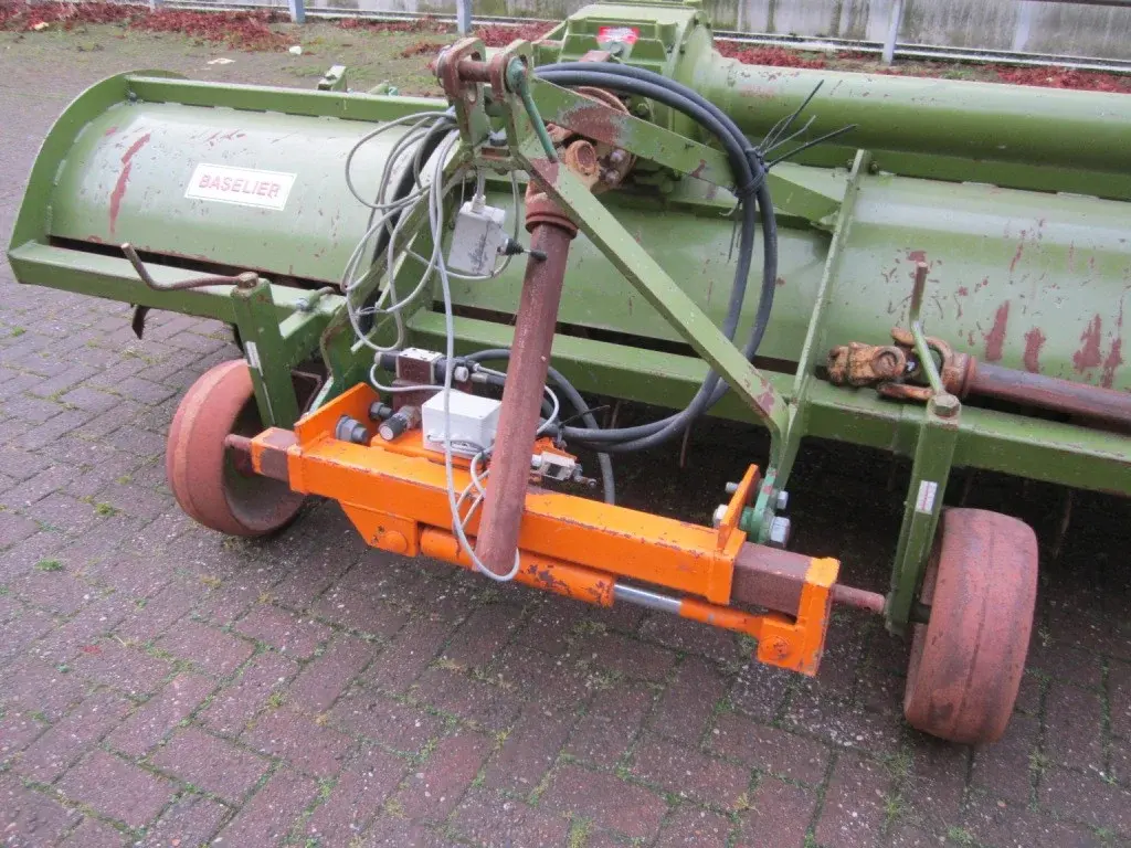 Гребнеобразователь Baselier 4 FK 310 (2002 г.в.)