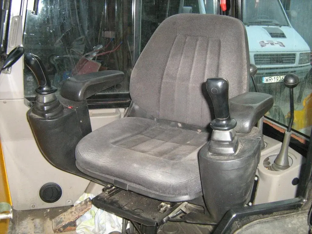 Компактный экскаватор-погрузчик JCB 1CX