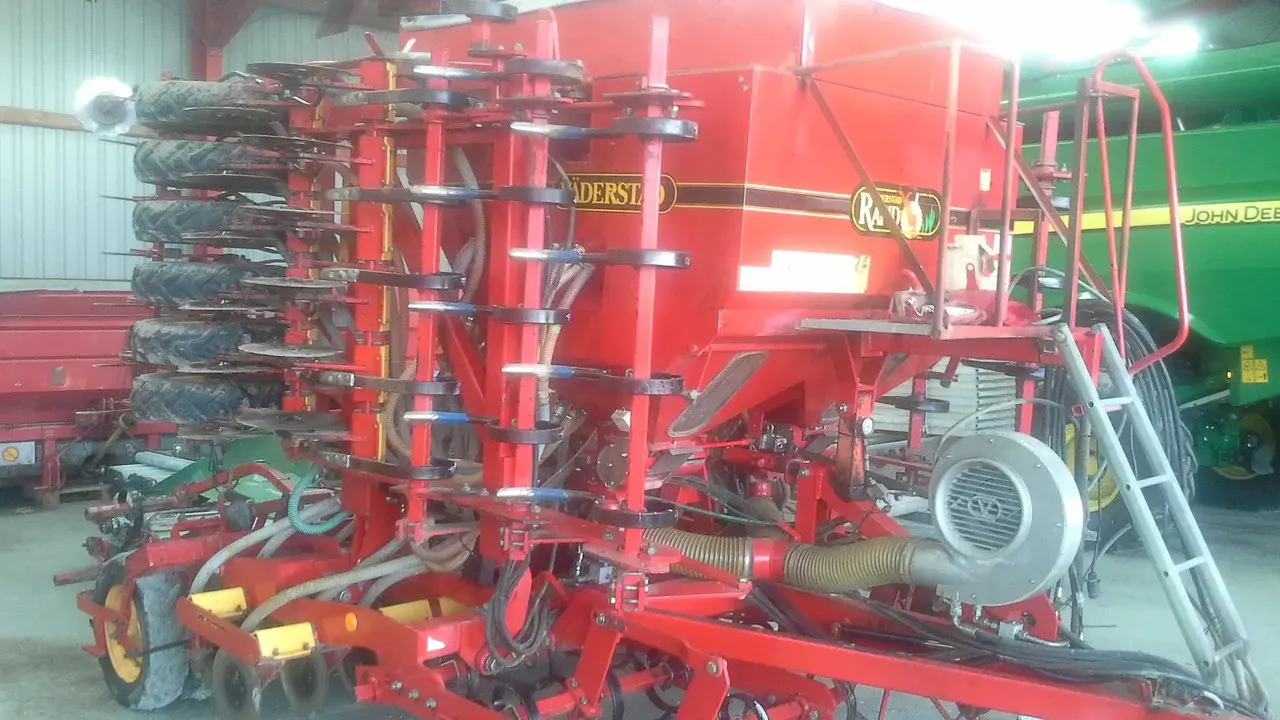 Сеялка прямого посева Väderstad RAPID 600F