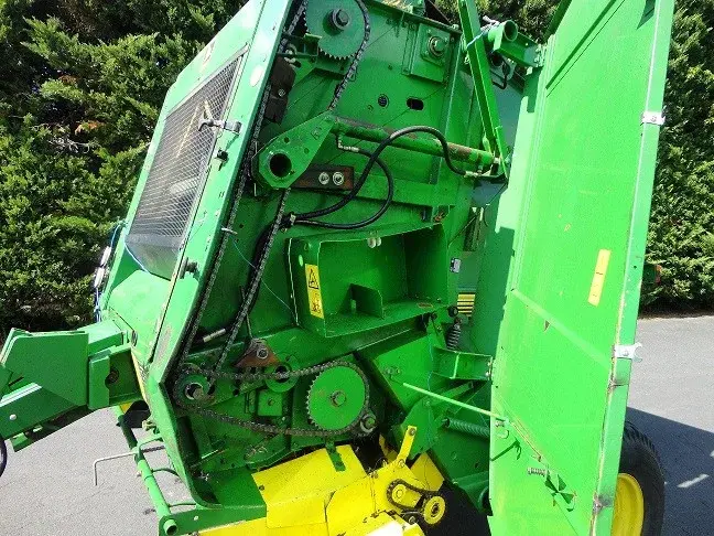 Рулонный пресс-подборщик John Deere 570