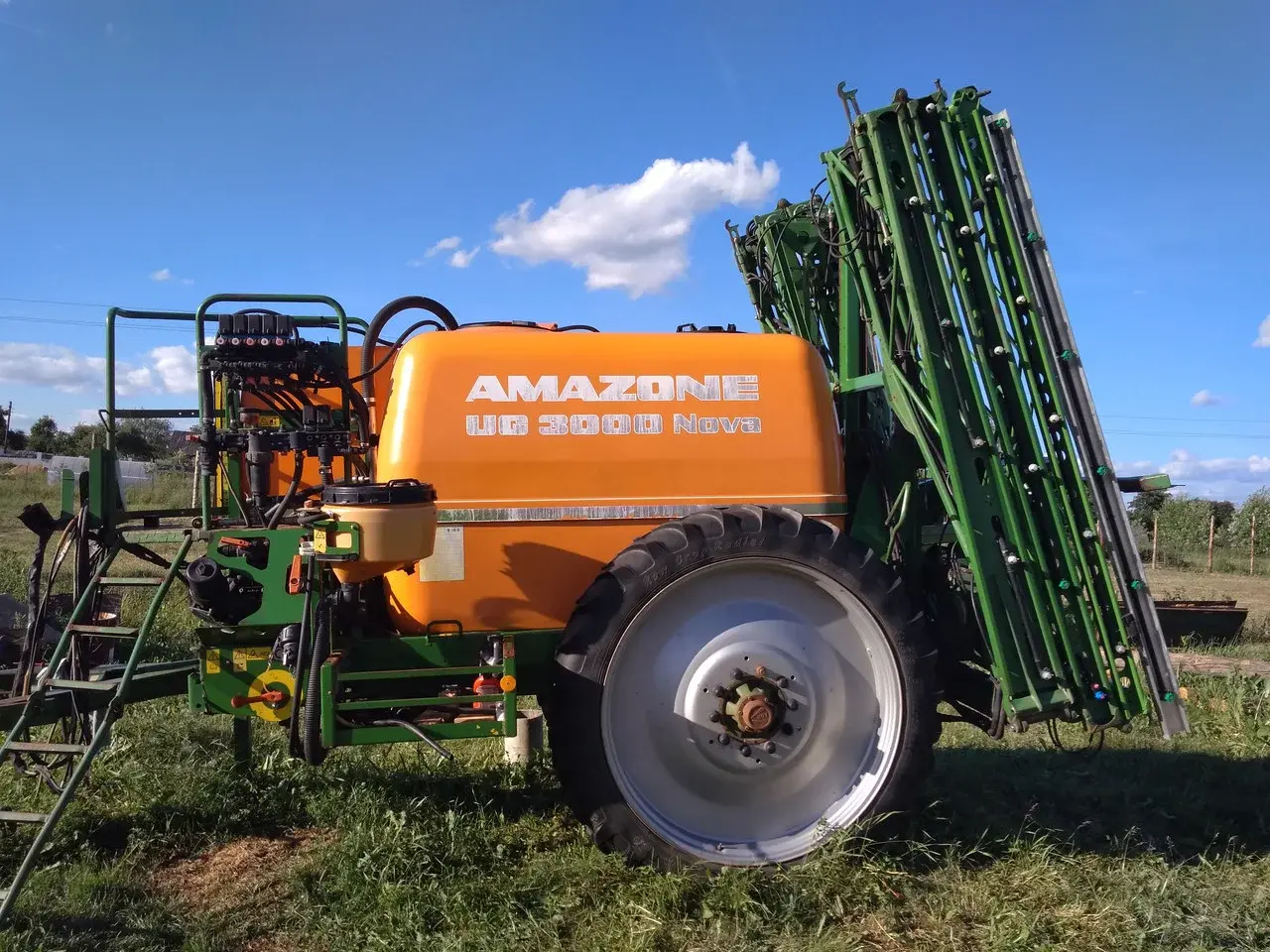 Прицепной опрыскиватель AMAZONE UG3000 Nova
