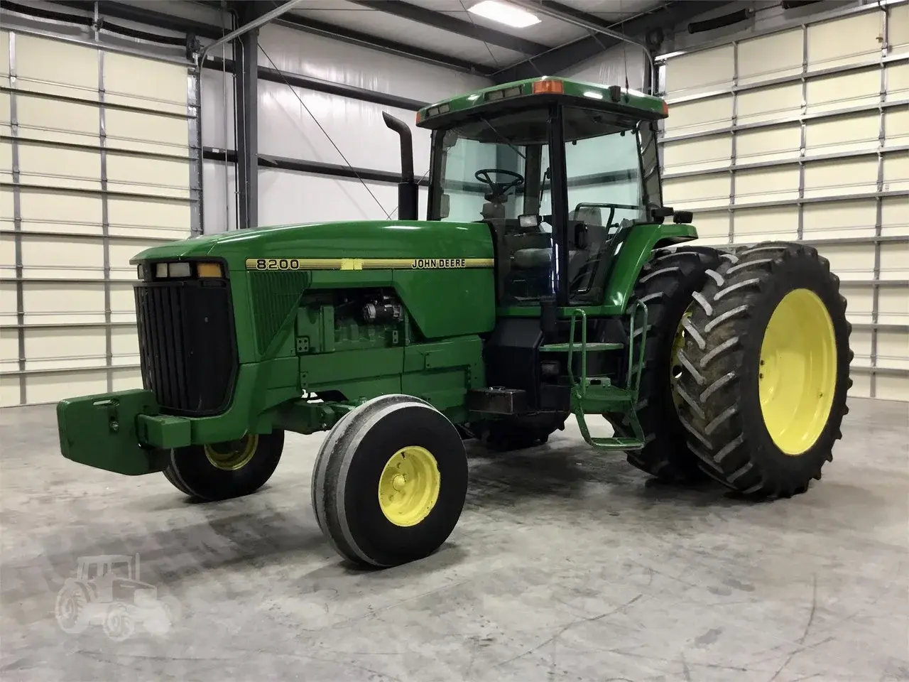 Трактор John Deere 8200 (1995)