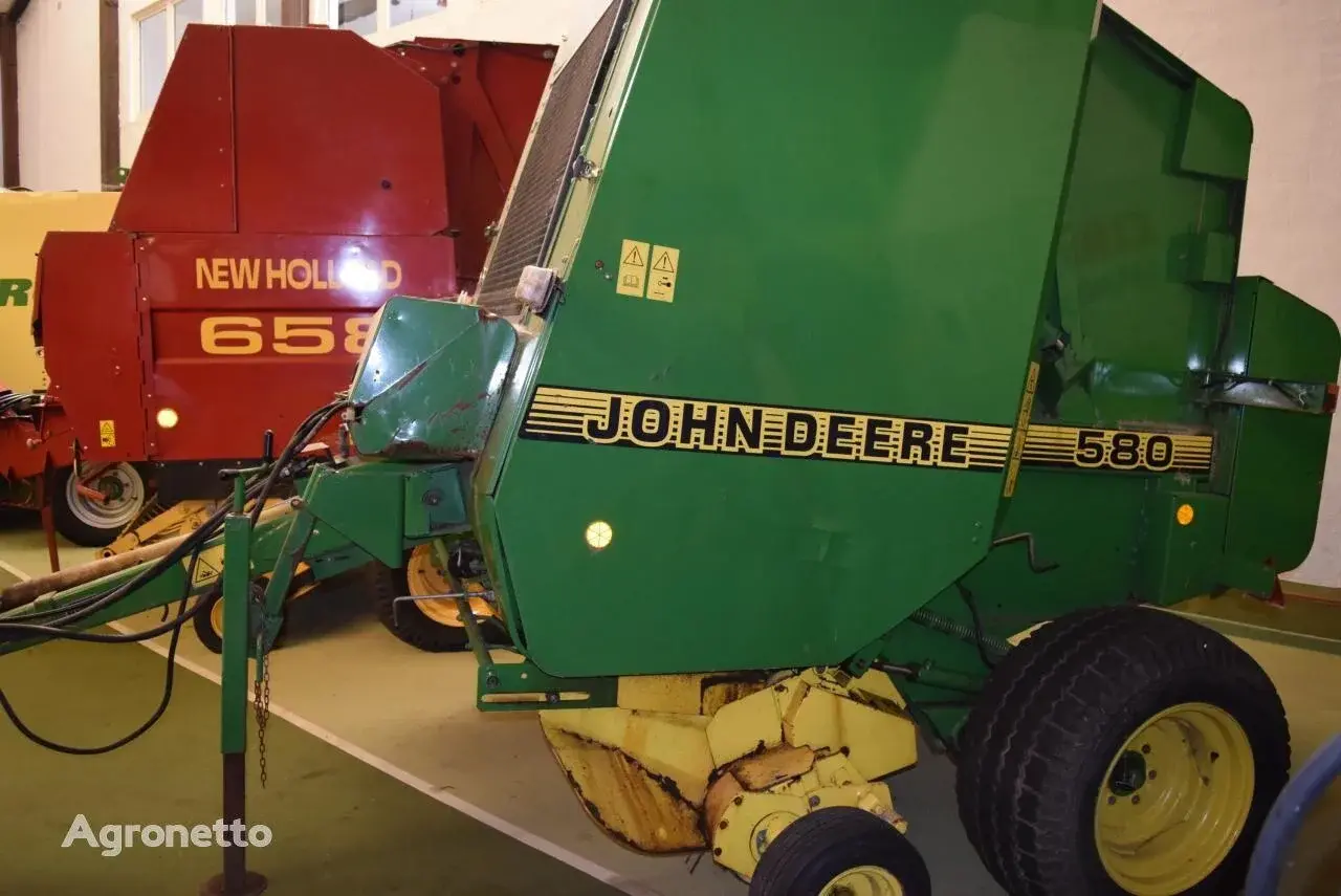 Пресс-подборщик рулонный John Deere 580 (2001)