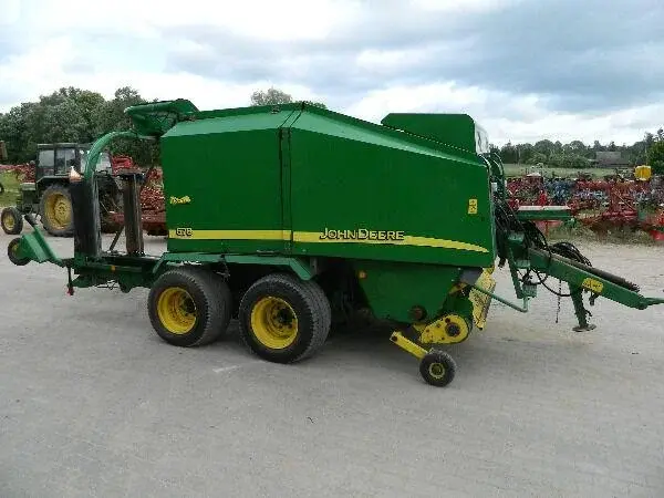 Пресс-подборщик рулонный John Deere 678