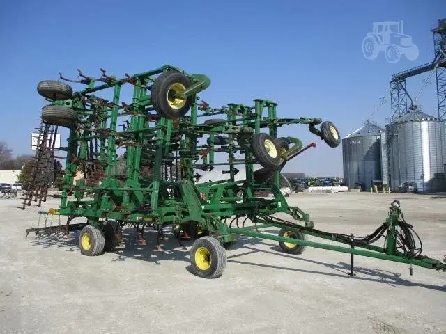 Культиватор John Deere 2200 (14.6 м)