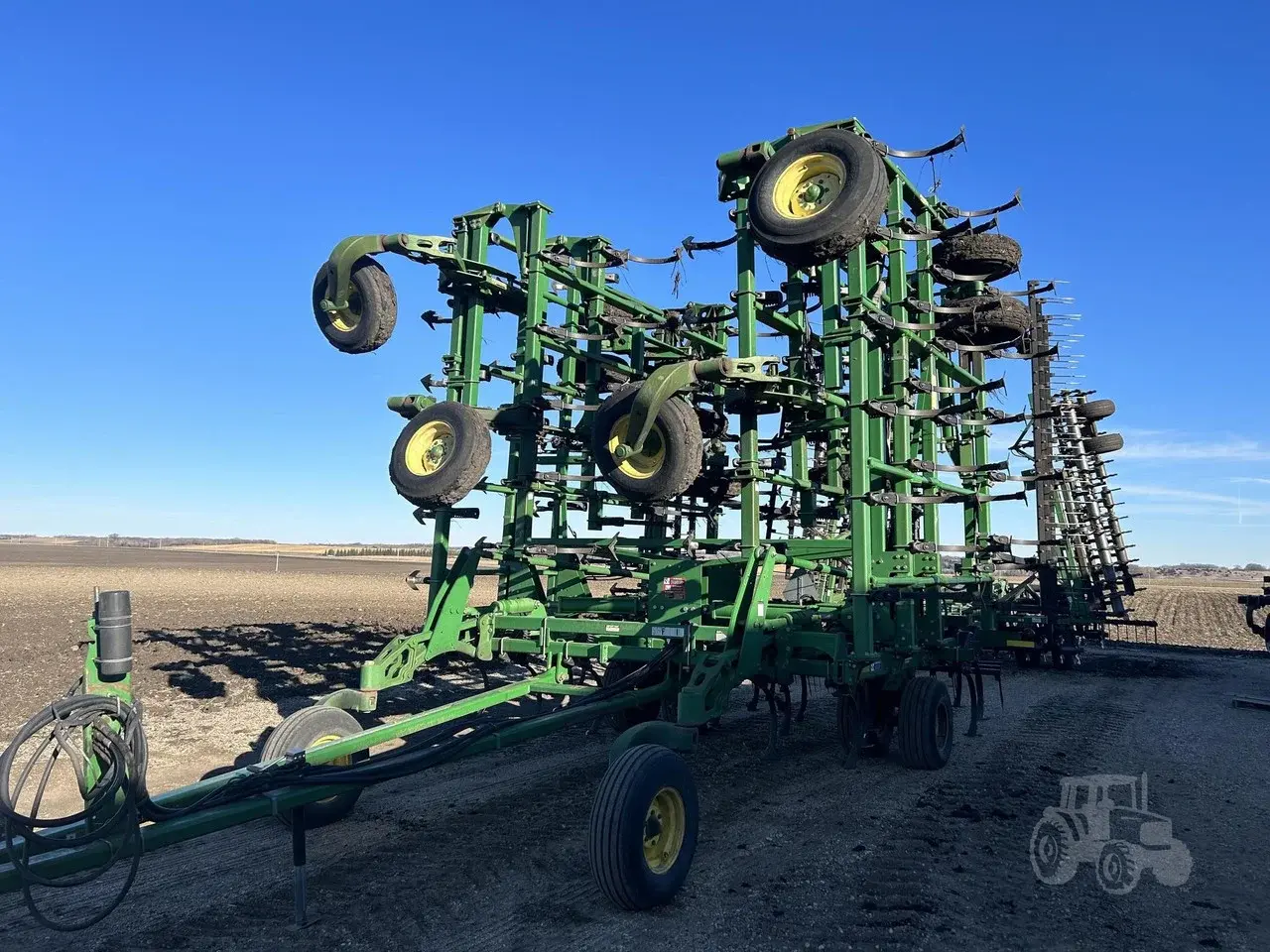 Культиватор John Deere 2200 (16.7 м)