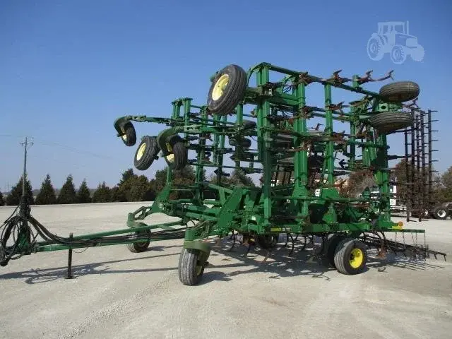Культиватор John Deere 2200 (14.6 м)