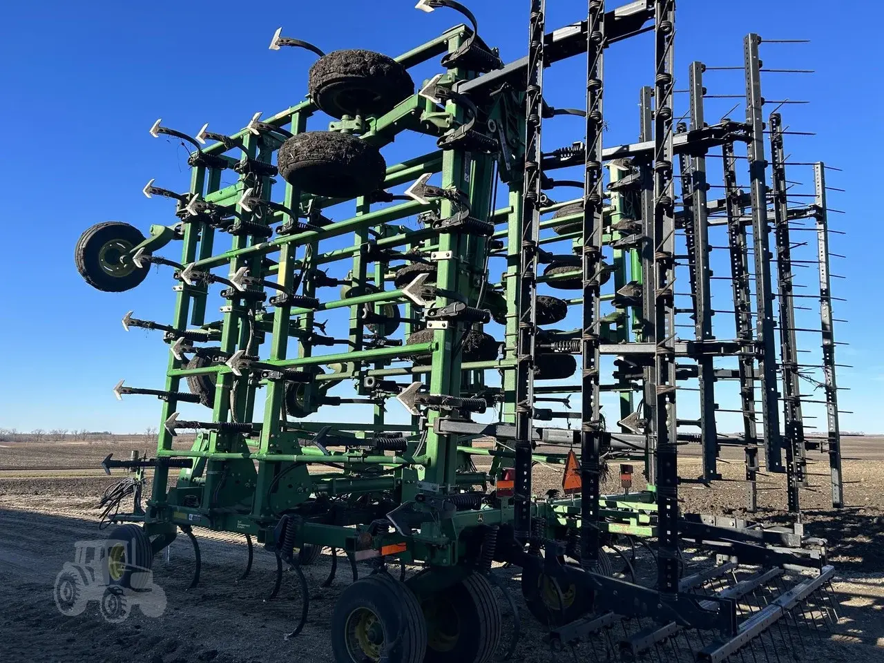 Культиватор John Deere 2200 (16.7 м)