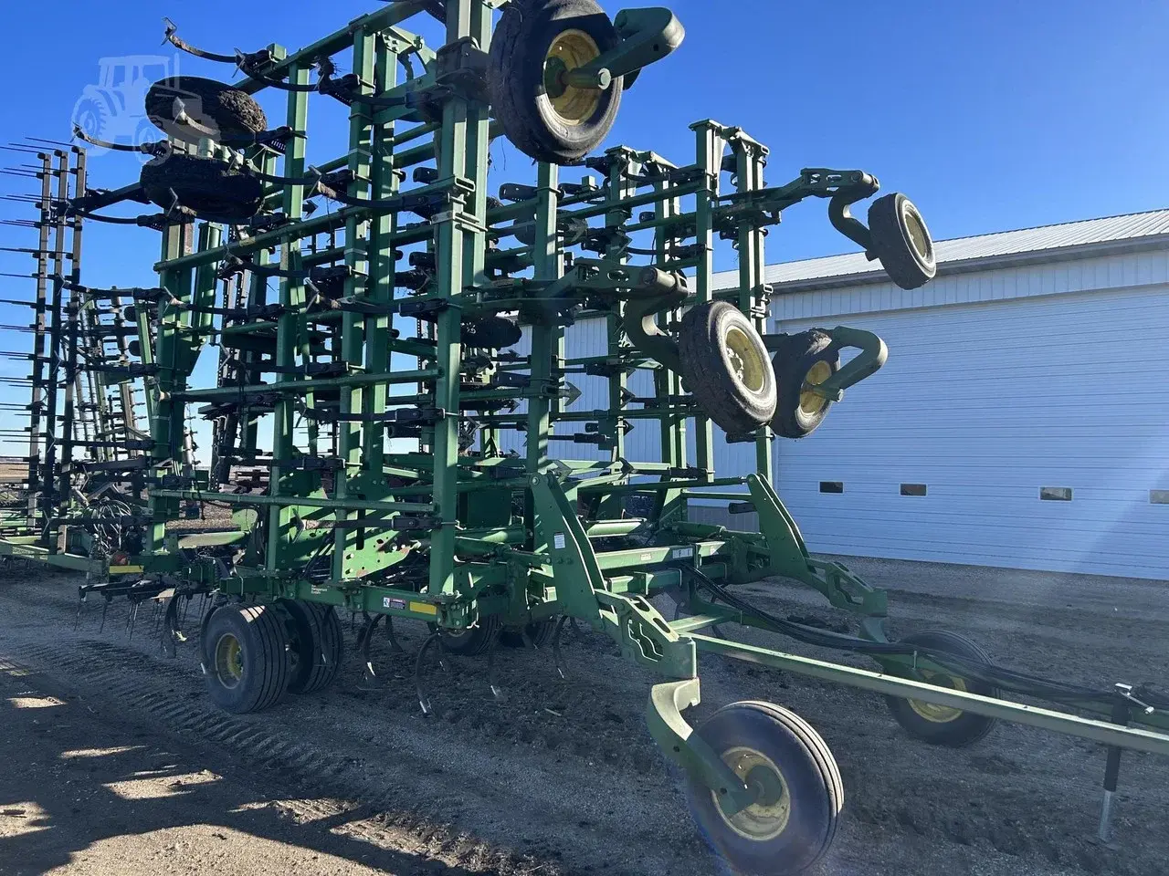 Культиватор John Deere 2200 (16.7 м)