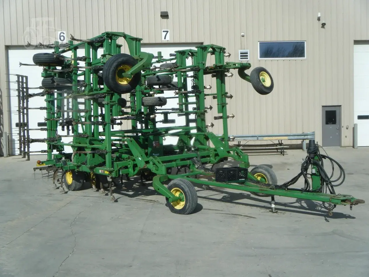 Культиватор John Deere 2200 (13.1 м)