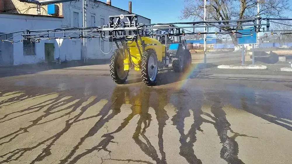 Прицепной опрыскиватель
