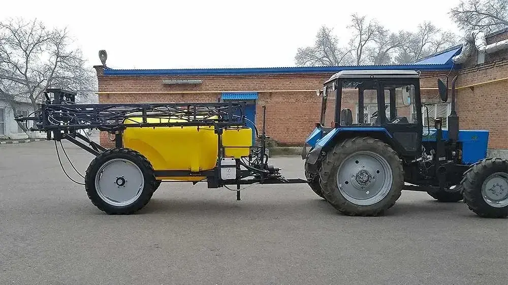 Прицепной опрыскиватель