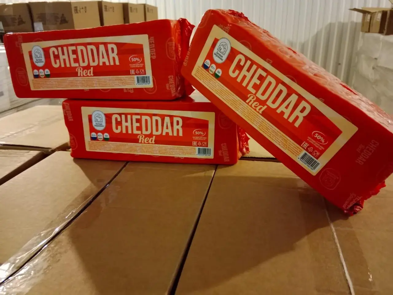 Чеддер 50% красный, фасованный. Брус - 2 кг. Цена за 1 кг.
