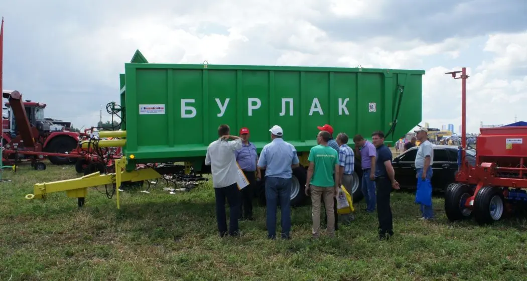 Полуприцеп с передвижной стеной ПТ-18