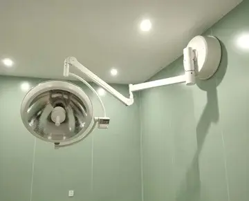 Лампа хирургическая ZF700(Wall Mounted)