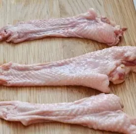Шейки курицы фасованные в пакетах