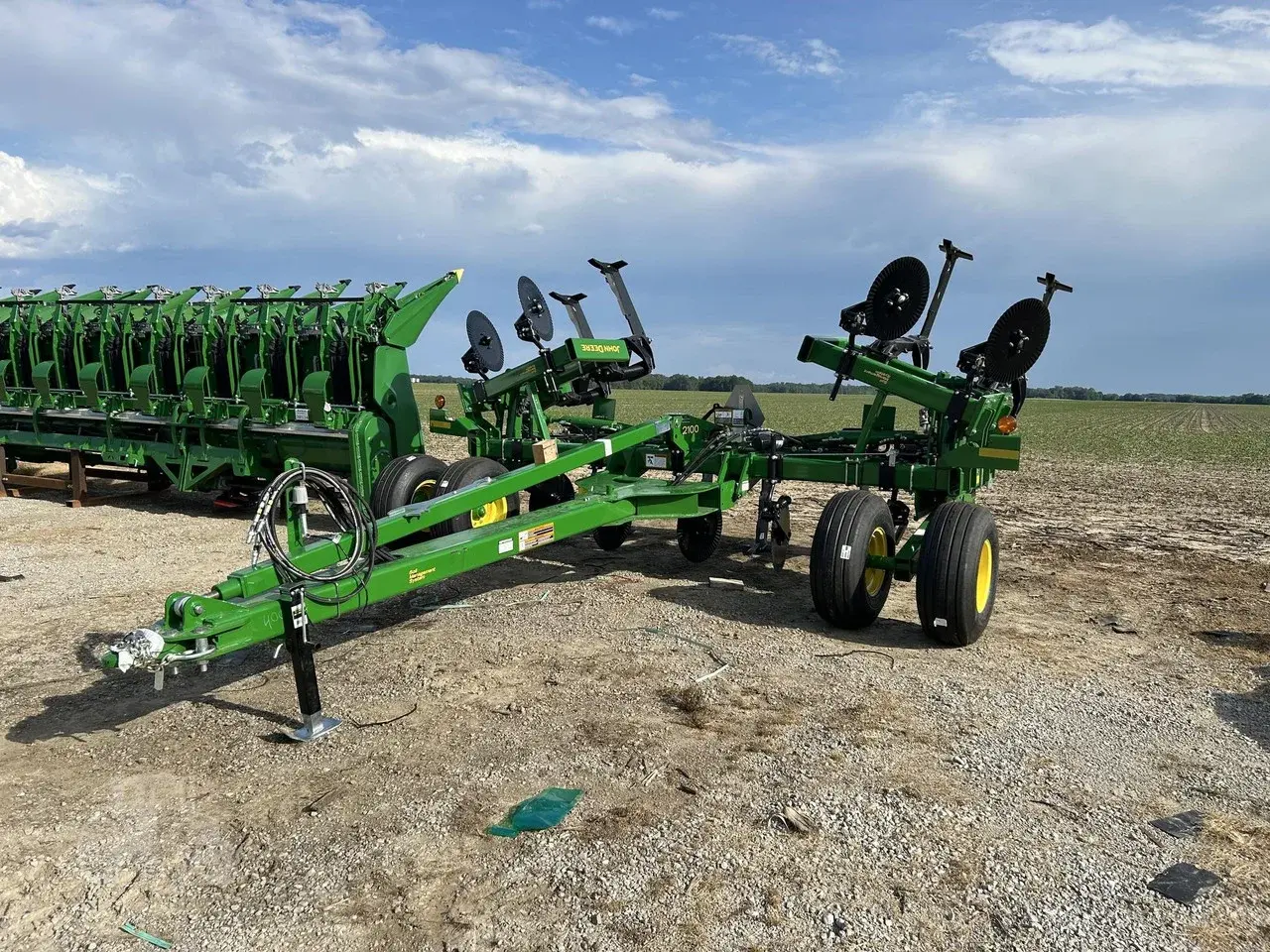 Глубокорыхлитель John Deere 2100 (9 стоек) Код: ГЛ0064