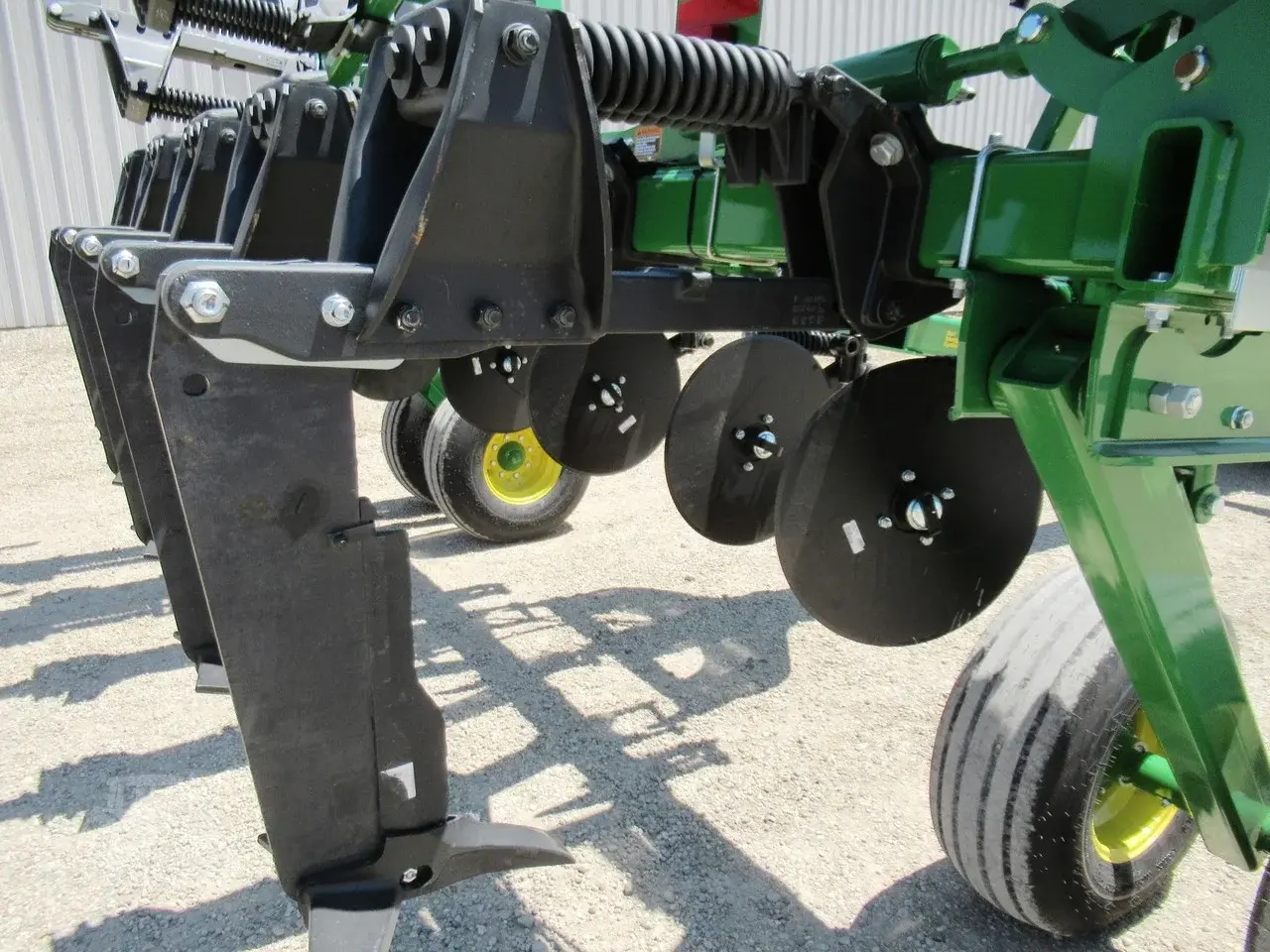 Глубокорыхлитель John Deere 2100 (9 стоек) Код: ГЛ0063