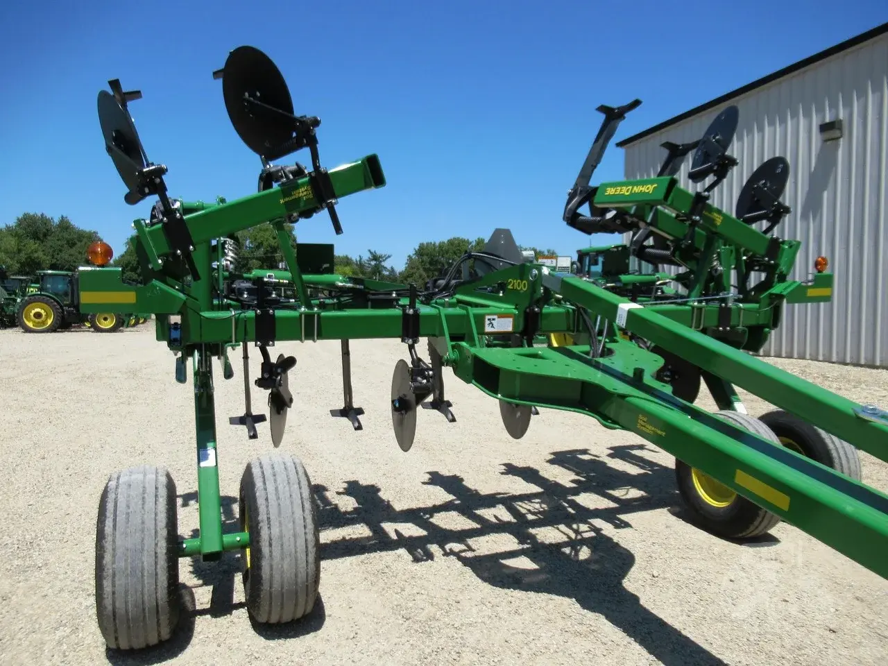 Глубокорыхлитель John Deere 2100 (9 стоек) Код: ГЛ0063