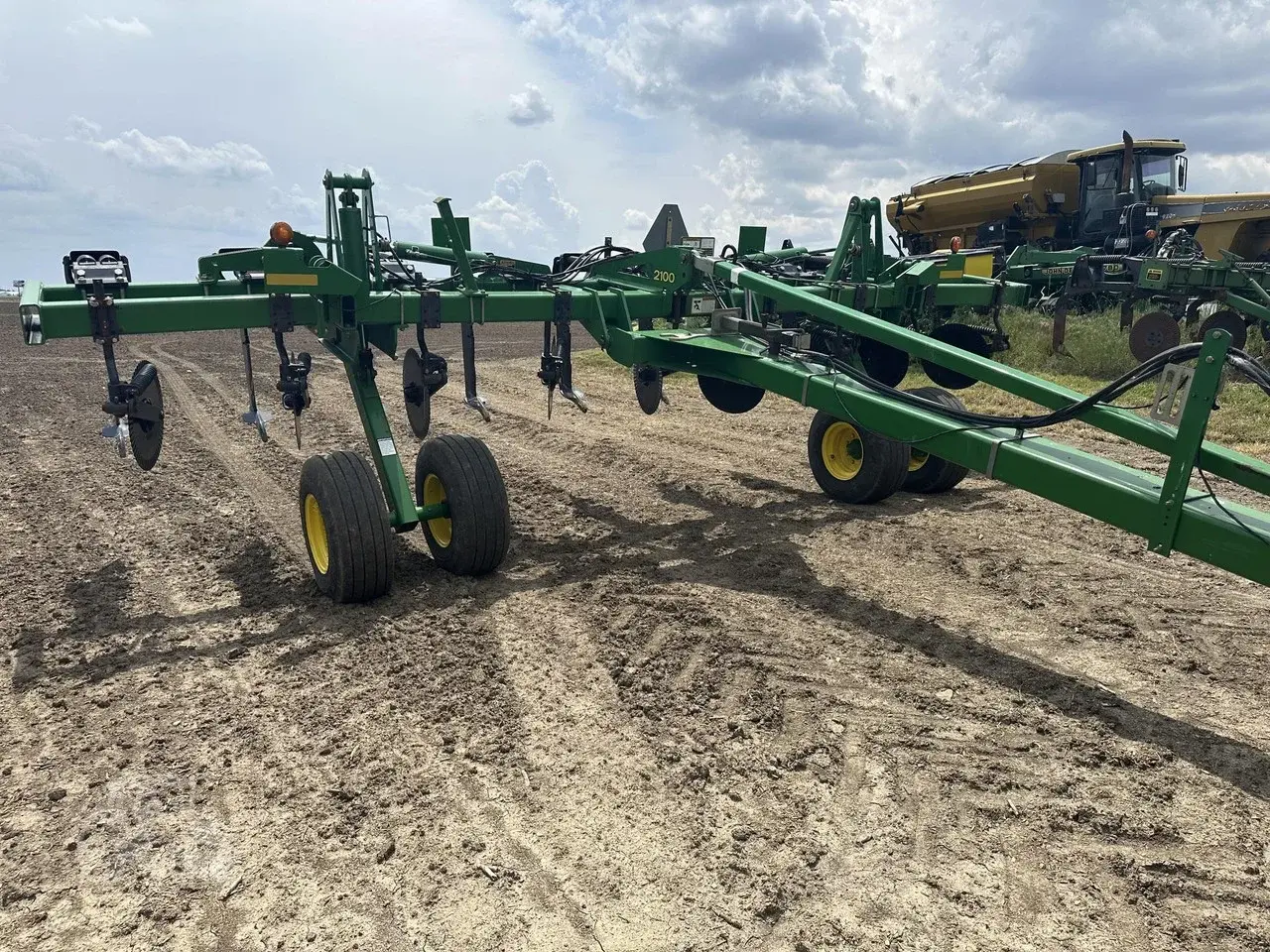 Глубокорыхлитель John Deere 2100 (9 стоек) Код: ГЛ0061