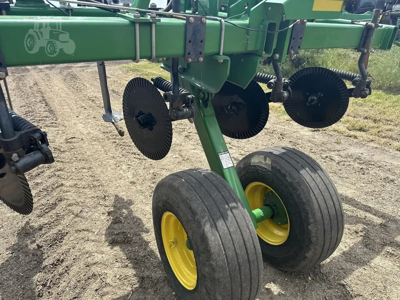 Глубокорыхлитель John Deere 2100 (9 стоек) Код: ГЛ0061