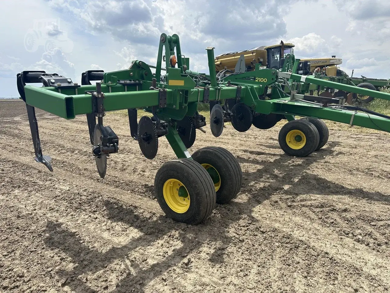 Глубокорыхлитель John Deere 2100 (7 стоек) Код: ГЛ0060