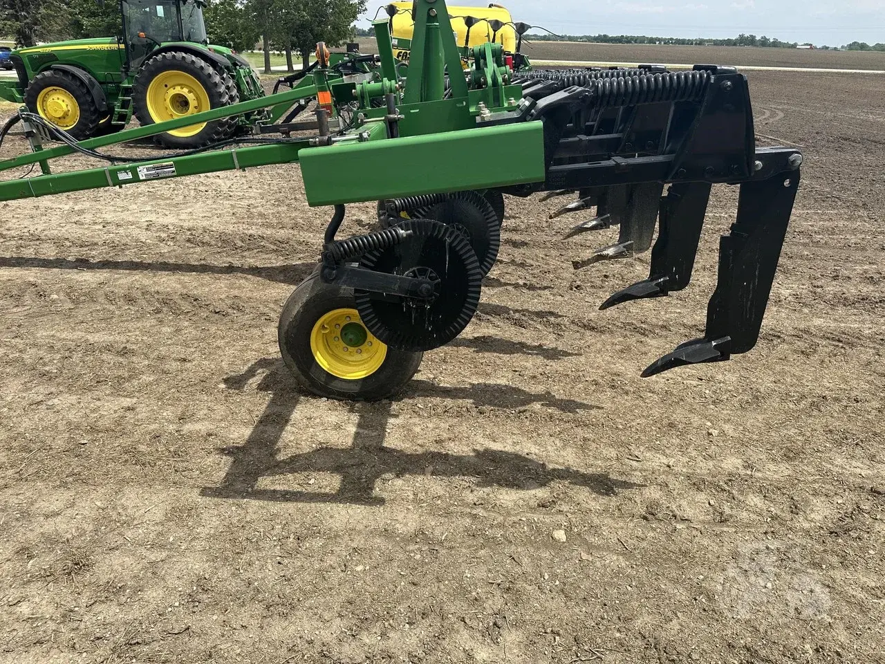 Глубокорыхлитель John Deere 2100 (7 стоек) Код: ГЛ0060
