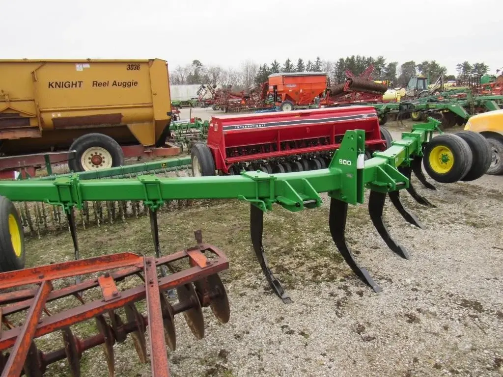 Глубокорыхлитель John Deere 900 (9 стоек) Код: ГЛ0053