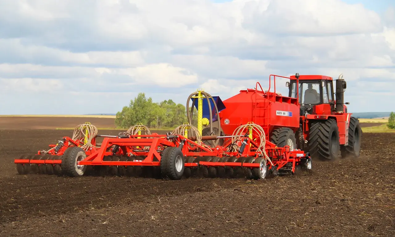 Широкозахватный посевной комплекс AGRATOR (лапа)